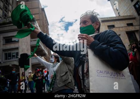 Bogota, Colombia. 20th Jan, 2022. Women demonstrate in support of the decriminalization of Abortions outside the Colombian Constitutional Court house in Bogota, Colombia on January 20, 2022 Credit: Long Visual Press/Alamy Live News Stock Photo