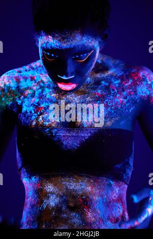 File:Blacklight-bodypaint.jpg - Wikimedia Commons