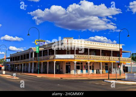 Cobar, Australia - 29 Dec 2021: Historic traditional Australian hotel and pub in outback - Cobar town. Stock Photo