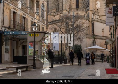 Manacor, Spain; january 20 2022: Lottery kiosk of the Spanish National Organization fot the Blind, ONCE, in the historic center of Manacor. People wea Stock Photo