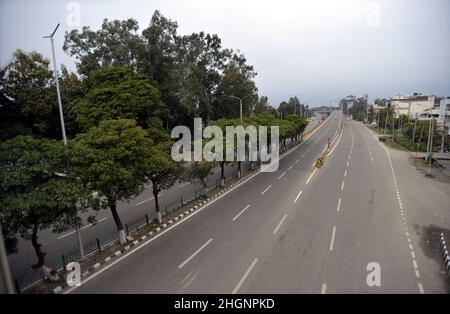 Jammu, Indian-controlled Kashmir. 22nd Jan, 2022. An empty road is seen during a weekend lockdown in Jammu, the winter capital of Indian-controlled Kashmir, Jan. 22, 2022. Credit: Str/Xinhua/Alamy Live News Stock Photo