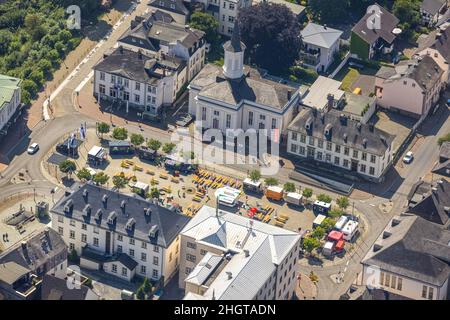 Aerial view, gastronomy at Neumarkt with beer tables and beer trolley, Auferstehungskirche, Arnsberg, Sauerland, North Rhine-Westphalia, Germany, plac Stock Photo