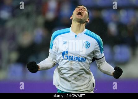 Aue, Germany. 22nd Jan, 2022. Soccer: 2nd Bundesliga, FC Erzgebirge Aue - FC Schalke 04, Matchday 20, Erzgebirgsstadion. Schalke's Marvin Pieringer celebrates after his goal for 0:5. Credit: Robert Michael/dpa-Zentralbild/dpa - IMPORTANT NOTE: In accordance with the requirements of the DFL Deutsche Fußball Liga and the DFB Deutscher Fußball-Bund, it is prohibited to use or have used photographs taken in the stadium and/or of the match in the form of sequence pictures and/or video-like photo series./dpa/Alamy Live News