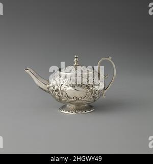 https://l450v.alamy.com/450v/2hgwy49/miniature-teapot-part-of-a-set-1827-and-1829-henry-flavelle-the-production-of-miniature-silver-furniture-and-tea-coffee-and-chocolate-equipment-was-a-specialty-of-goldsmiths-known-as-toy-men-the-miniatures-were-probably-intended-for-dollhouses-from-the-mid-eighteenth-century-in-england-until-the-present-porcelain-and-fine-earthenware-miniatures-have-been-made-as-well-miniature-teapot-part-of-a-set-henry-flavelle-irish-dublin-1827-and-1829-silver-metalwork-silver-miniature-2hgwy49.jpg