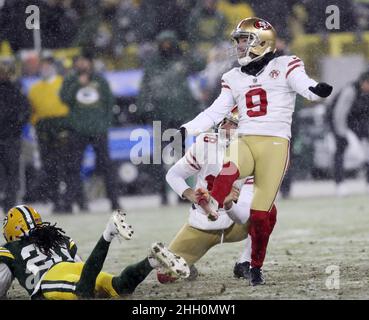 San Francisco 49ers kicker Robbie Gould (9) on the field during an NFL ...