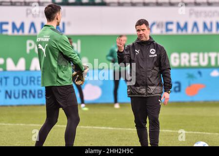 Fuerth, Germany. 22nd Jan, 2022. Germany, Fuerth, Sportpark Ronhof Thomas Sommer - 22 Jan 2022 - Fussball, 1.Bundesliga - SpVgg Greuther Fuerth vs. FSV Mainz 05 Image: Leon Schaffran (SpVgg Greuther Fürth, 25) during warmups. DFL regulations prohibit any use of photographs as image sequences and or quasi-video Credit: Ryan Evans/Alamy Live News Stock Photo