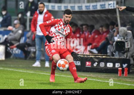 Fuerth, Germany. 22nd Jan, 2022. Germany, Fuerth, Sportpark Ronhof Thomas Sommer - 22 Jan 2022 - Fussball, 1.Bundesliga - SpVgg Greuther Fuerth vs. FSV Mainz 05 Image: Aaron Martin (Mainz, 3) in action. DFL regulations prohibit any use of photographs as image sequences and or quasi-video Credit: Ryan Evans/Alamy Live News Stock Photo