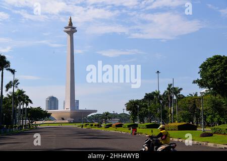 (220123) -- JAKARTA, Jan. 23, 2022 (Xinhua) -- Photo taken on Jan. 23, 2022 shows the National Monument in Jakarta, Indonesia. Indonesian lawmakers on Jan. 18 passed a law on the relocation of the nation's capital to the island of Kalimantan, which the country shares borders with Malaysia and Brunei, from the most populated island of Java. Nusantara, which the new capital is called, will be built in two districts in East Kalimantan -- Penajam Paser Utara and Kutai Kartanegara. It is set to occupy about 256,000 hectares of land.  Nusantara will serve as the center of government, while Jakarta w Stock Photo