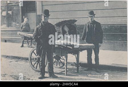 'Shrimps': two costermongers selling seafood from a cart, a small boy is striking a pose in the background, early 20th century Stock Photo