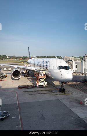 Singapore - January 2022: Singapore Airlines aircraft on the runway of Singapore Changi Airport. Singapore Airlines is the flag carrier of Singapore Stock Photo