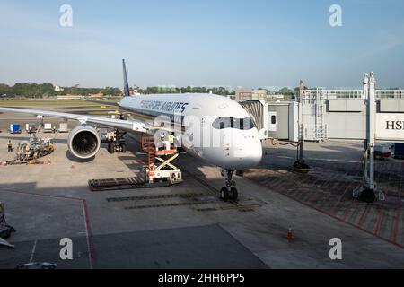 Singapore - January 2022: Singapore Airlines aircraft on the runway of Singapore Changi Airport. Singapore Airlines is the flag carrier of Singapore Stock Photo