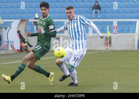 Ferrara, Italia. 22nd Jan, 2022. Ferrara (FE), Italia, 22 Gennaio 2022, Stadio Paolo Mazza, 20Â° giornata Campionato Serie BKT 2021/2022, incontro tra le squadre della Spal e del Pisa SC, nella foto: 11 Yonatan Cohen, 77 Federico Viviani Credit: Independent Photo Agency/Alamy Live News Stock Photo