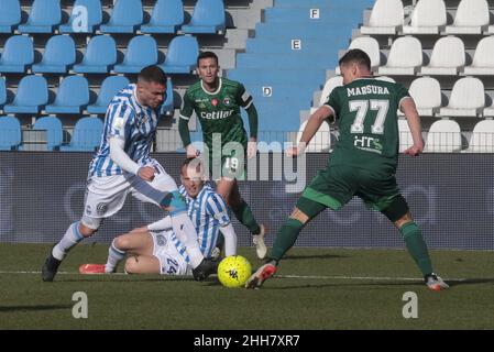 Ferrara, Italia. 22nd Jan, 2022. Ferrara (FE), Italia, 22 Gennaio 2022, Stadio Paolo Mazza, 20Â° giornata Campionato Serie BKT 2021/2022, incontro tra le squadre della Spal e del Pisa SC, nella foto: contrasto 77 Davide Marsura, 77 Federico Viviani Credit: Independent Photo Agency/Alamy Live News Stock Photo