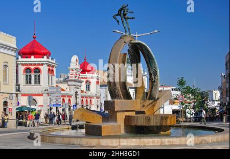 Roundabout fountain showing Loulé Market, Praca da Republica, Loulé, Algarve Region, Portugal Stock Photo