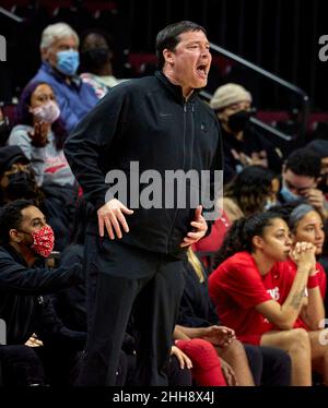 Piscataway, New Jersey, USA. 23rd Jan, 2022. Ohio State Buckeyes head coach Kevin McGuff during the game at Jersey Mikes Arena between the Rutgers Scarlet Knights and Ohio State Buckeyes in Piscataway, New Jersey on Sunday January 23 2022. Ohio State knocks off Rutgers 80-71. Duncan Williams/CSM/Alamy Live News Stock Photo