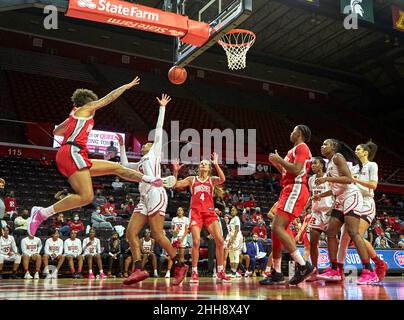 Piscataway, New Jersey, USA. 23rd Jan, 2022. Ohio State Buckeyes guard Rikki Harris (1) saves an out of bounds ball in the second half at Jersey Mikes Arena between the Rutgers Scarlet Knights and Ohio State Buckeyes in Piscataway, New Jersey on Sunday January 23 2022. Ohio State knocks off Rutgers 80-71. Duncan Williams/CSM/Alamy Live News Stock Photo