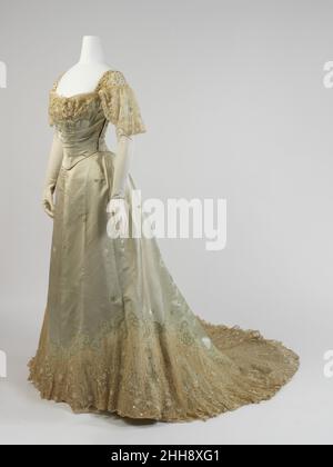 Evening dress 1898–1900 House of Worth French. Evening dress. French.  1898–1900. silk