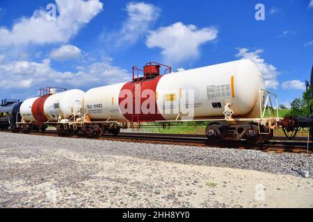Hoffman Estates, Illinois, USA. A tank car designed to carry hazardous materials is identified by its white body and wide red stripe at the dome. Stock Photo