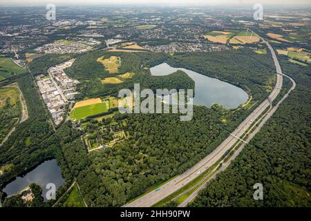 Aerial photograph, Rheinpreussen forest lake and slag heap, Gutenbergstraße industrial estate, Lohmannsheide cemetery, Baerl, Duisburg, Moers city lim Stock Photo