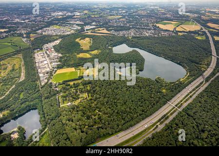 Aerial photograph, Rheinpreussen forest lake and slag heap, Gutenbergstraße industrial estate, Lohmannsheide cemetery, Baerl, Duisburg, Moers city lim Stock Photo