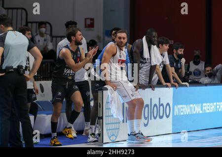 Cremona, Italy. 23rd Jan, 2022. Vanoli Cremona banch during Vanoli Basket Cremona vs Umana Reyer Venezia, Italian Basketball A Serie Championship in Cremona, Italy, January 23 2022 Credit: Independent Photo Agency/Alamy Live News Stock Photo