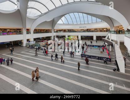 Birmingham New Street railway station, UK.  Grand central shopping centre concourse Stock Photo