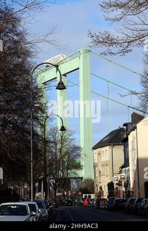 Blick von der Hauptstrasse auf die Rodenkirchener Brücke, Nordrhein-Westfalen, Deutschland, Köln-Rodenkirchen Stock Photo