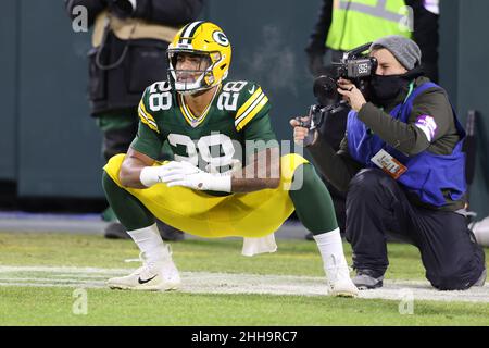 Green Bay, Wisconsin, USA. 22nd Jan, 2022. San Francisco 49ers wide  receiver Deebo Samuel (19) and tight end George Kittle (85) have a moment  during post game interviews in the NFL divisional