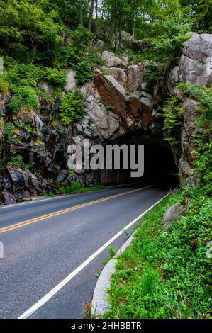 Marys Rock Tunnel, Skyline Drive, Shenandoah National Park, Virginia, USA Stock Photo