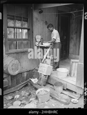 Son of Lonnie Davis, miner, washing hands. Water is carried from outside tap. Kingston Pocahontas Coal Company... Stock Photo