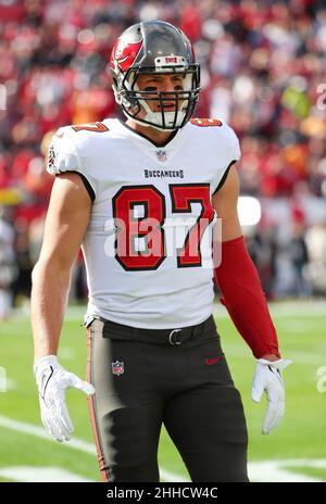 Tampa Bay Buccaneers tight end Cade Otton during a Back Together Weekend  NFL football training camp practice Sunday, July 30, 2023, in Tampa, Fla.  (AP Photo/Chris O'Meara Stock Photo - Alamy