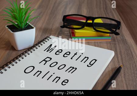 Text on white notepad wooden desk - Meeting room online. Business online concept Stock Photo