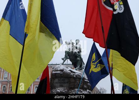 KYIV, UKRAINE - JANUARY 22, 2022 - The monument to Hetman Bohdan Khmelnytskyi is situated in Sofiiska Square as a 500m(1640ft)-long flag of Ukraine li Stock Photo