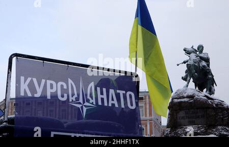 KYIV, UKRAINE - JANUARY 22, 2022 - The monument to Hetman Bohdan Khmelnytskyi is situated in Sofiiska Square as a 500m(1640ft)-long flag of Ukraine li Stock Photo