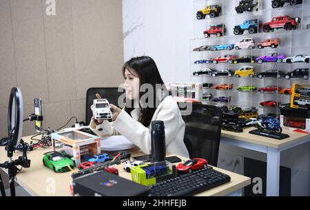 Guangzhou, China's Guangdong Province. 2nd Dec, 2021. A woman promotes toys via livestreaming in Chenghai District of Shantou City, south China's Guangdong Province, Dec. 2, 2021. Credit: Deng Hua/Xinhua/Alamy Live News Stock Photo