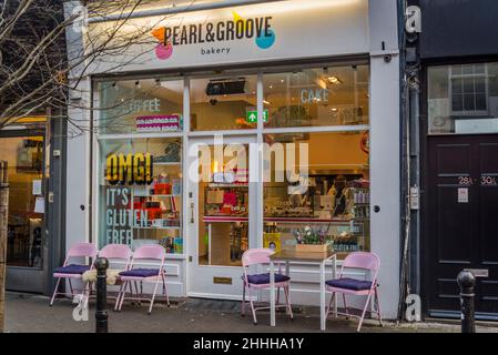 Exmouth Market, a trendy semi-pedestrianised street dotted with independent shops in Clerkenwell in the London Borough of Islington, EC1, London, Engl Stock Photo