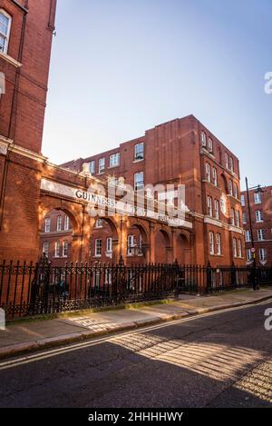 Guinness Trust Buildings, Snowsfields, Bermondsey, London, England, UK Stock Photo