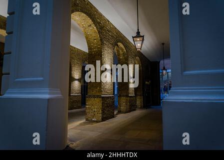 Hay's Galleria, a converted former warehouse now mixed use building, Southwark, London, England, UK Stock Photo