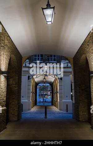 Hay's Galleria, a converted former warehouse now mixed use building, Southwark, London, England, UK Stock Photo