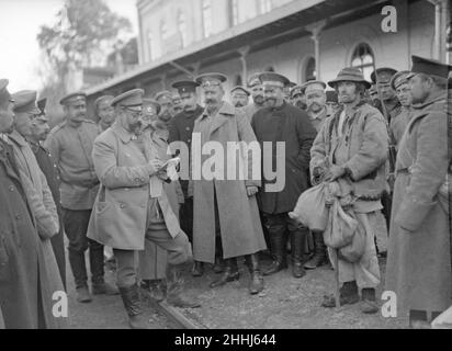 Kravchenko Russia's greatest artist sketching a spy brought in by a Cossack patrol during the army's advance into the Austro - Hungarian Empire. October 1914 Stock Photo