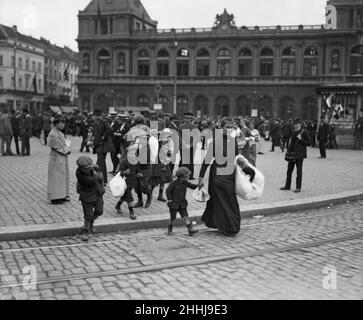 Refugees from the advancing German Army seen here  in Brussels. Circa 10th August 1914 Stock Photo