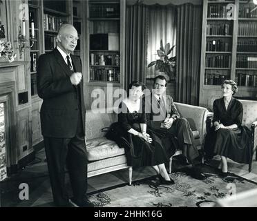 President Richard Nixon, Pat Nixon, Mamie Eisenhower, Julie Nixon ...