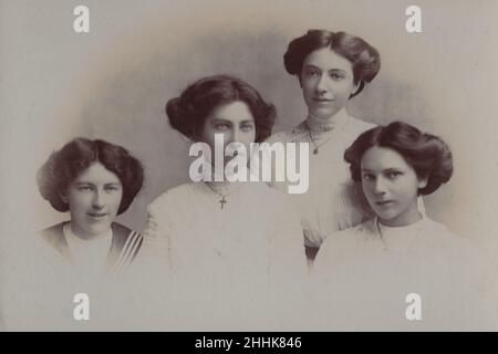 A group portrait of Four Young Ladies C.1910 Stock Photo