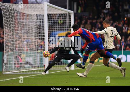 London, UK. 23rd Jan, 2022. Jeffrey Schlupp of Crystal Palace shoots wide of goal. Premier league match, Crystal Palace v Liverpool at Selhurst Park stadium in London on Sunday 23rd January 2022. this image may only be used for Editorial purposes. Editorial use only, license required for commercial use. No use in betting, games or a single club/league/player publications. pic by Steffan Bowen/Andrew Orchard sports photography/Alamy Live news Credit: Andrew Orchard sports photography/Alamy Live News Stock Photo