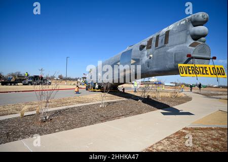 B-52 Stratofortress tail number 61-0009, nicknamed “Damage Inc. II,” completed its nearly 1,500 mile month-long trip from Arizona to Oklahoma Jan. 22, 2022, when it arrived at the Boeing facility near Tinker Air Force Base. The fuselage will be reassembled with the left wing and the aircraft will be used as a mock-up for Air Force-led modernization efforts on the B-52 fleet. (Air Force photo by Mark Hybers) Stock Photo