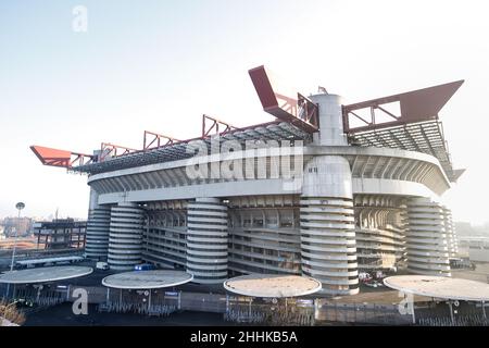 Milan, Italy. 22nd Jan, 2022. Italy, Milan, jan 22 2022: the San Siro stadium a panoramic view from outside during footbal match FC INTER vs VENEZIA; Serie A 2021-2022 day23 at San Siro stadium (Credit Image: © Fabrizio Andrea Bertani/Pacific Press via ZUMA Press Wire) Stock Photo