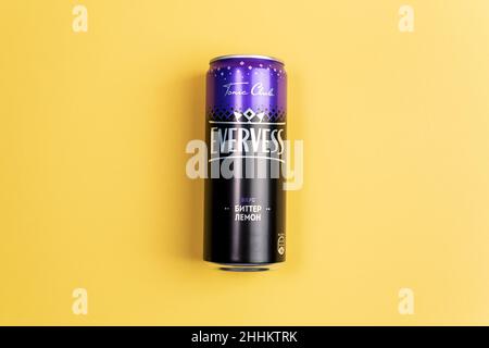 Tyumen, Russia-December 27, 2021: Tonic water drinks in commercial packaging by Evervess. Selective focus. Stock Photo