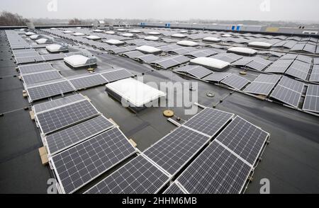 24 January 2022, Lower Saxony, Brunswick: A photovoltaic (PV) system is located on the roof of the Lower Saxony Research Center for Automotive Engineering (NFF) at the Technical University of Braunschweig. The system consists of 950 solar modules with a total output of 285 kWp. In the university's own power grid, 100% of the electricity generated is consumed by the university itself. Until now, Lower Saxony has hardly used its state-owned buildings to generate solar energy. Since 2020, the state has installed only 14 photovoltaic (PV) systems on its roofs and has 24 more in planning, according Stock Photo