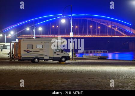 Magdeburg, Germany. 25th Jan, 2022. Caravans are parked at dawn on a site on the Elbe. The day remains cloudy and dry, as in previous days. Credit: Klaus-Dietmar Gabbert/dpa-Zentralbild/ZB/dpa/Alamy Live News Stock Photo