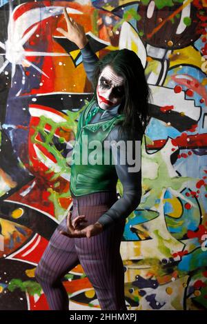 GEEK ART - Bodypainting and Transformaking: Joker meets Riddler Photoshooting with Patrick Kiel as Joker at Duesterwald studio on January 23, 2022 in Hamelin - A project by the photographer Tschiponnique Skupin and the bodypainter Enrico Lein